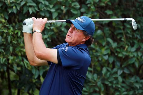 phil mickelson shirtless|A Shirtless Phil Mickelson Beach Photo Is Going Viral.